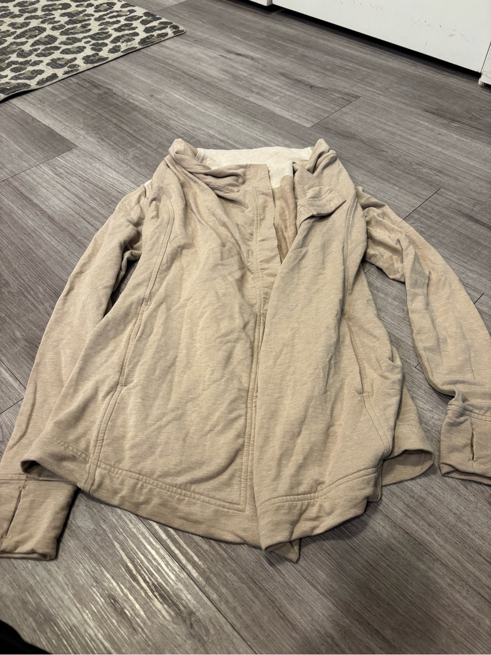 Lululemon Size 4 Beige Tan Wrap Front Cardigan Jacket Thumbholes Older Style - Picture 5 of 6